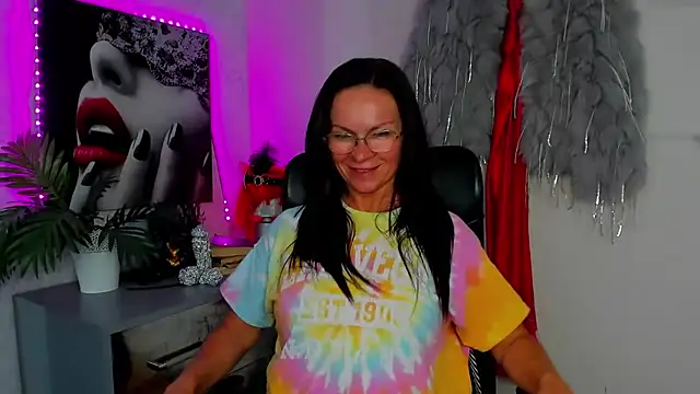 HelenLuxx online show from June 2, 2026, 4:20 pm