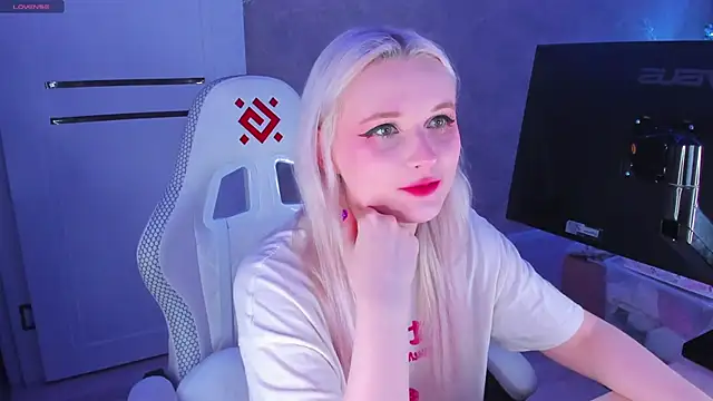 SweeteRose Royce online show from January 18, 2025, 3:49 pm