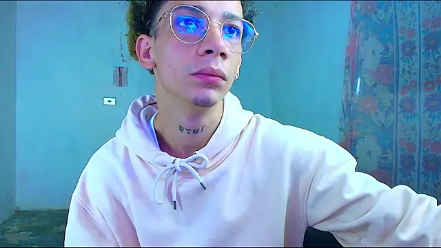 Snapshot of mateodeamjo chatting on February 9, 2026, 2:43 pm mateodeamjo online show from February 9, 2026, 2:43 pm