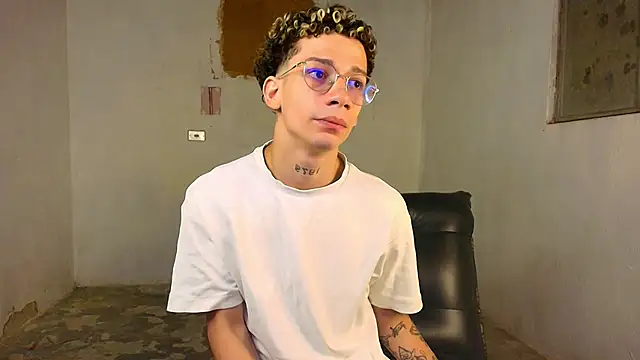 Snapshot of mateodeamjo chatting on March 3, 2026, 12:06 am mateodeamjo online show from March 3, 2026, 12:06 am