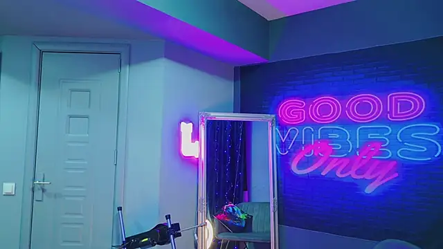 AriaVoss online show from January 13, 2025, 8:37 pm