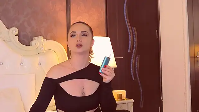 EllianaReese online show from March 22, 2025, 5:49 am