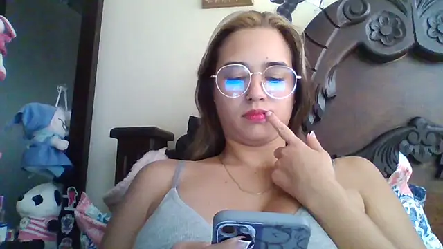 trianabell online show from October 10, 2025, 8:30 pm