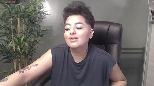 BustyAllyy online show from January 10, 2025, 9:42 pm