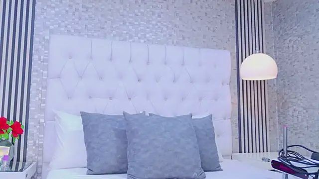 MiaSweeths online show from February 18, 2026, 3:24 am