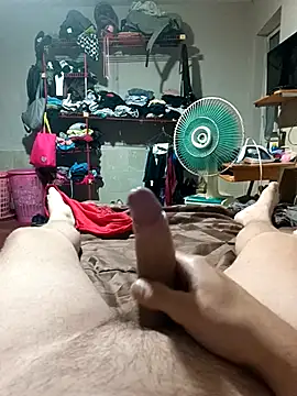 Snapshot of Aledw9 chatting on February 17, 2026, 5:48 am Aledw9 online show from February 17, 2026, 5:48 am