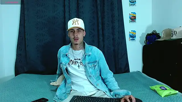 Bastiaan 28 online show from November 11, 2025, 3:28 am