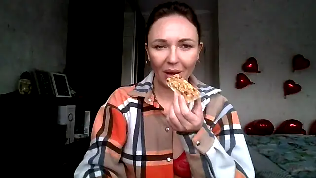 AngelinaLove28 online show from February 11, 2026, 7:02 am