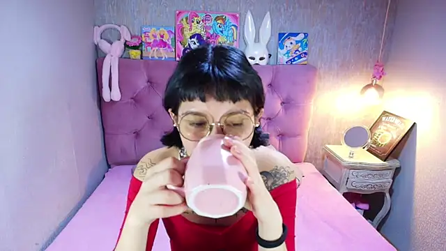 charlottemoonxz online show from March 4, 2026, 7:09 pm