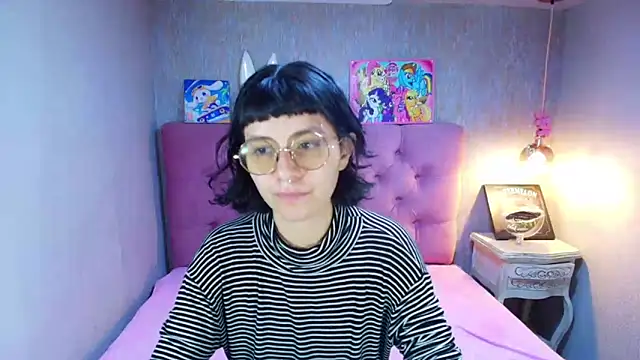 charlottemoonxz online show from May 15, 2026, 6:04 pm