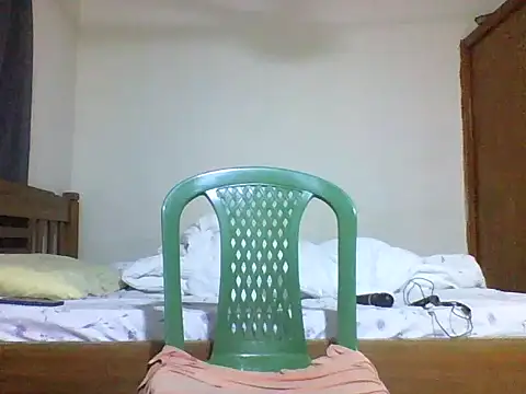 Prettyolive2 online show from September 14, 2025, 3:05 am