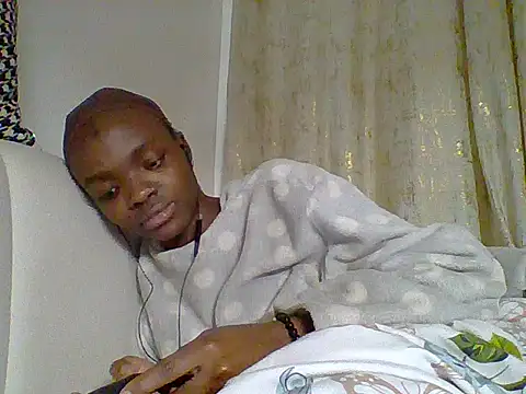 Snapshot of Saintadushe chatting on October 12, 2025, 11:15 pm Saintadushe online show from October 12, 2025, 11:15 pm