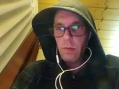 Snapshot of 0815lukas2024 chatting on December 11, 2024, 12:33 am 0815lukas2024 online show from December 11, 2024, 12:33 am