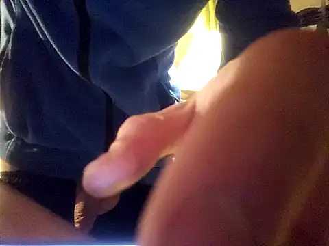 Snapshot of 0815lukas2024 chatting on December 23, 2024, 2:35 am 0815lukas2024 online show from December 23, 2024, 2:35 am