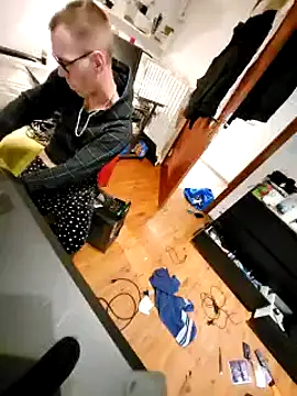 Snapshot of 0815lukas2024 chatting on January 4, 2025, 5:27 am 0815lukas2024 online show from January 4, 2025, 5:27 am