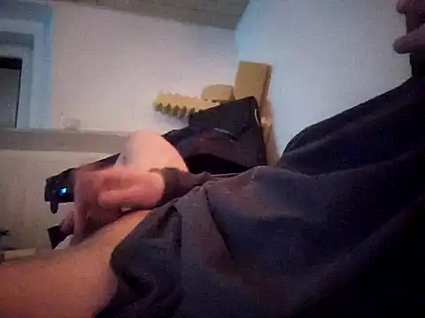 Snapshot of 0815lukas2024 chatting on February 3, 2025, 4:46 am 0815lukas2024 online show from February 3, 2025, 4:46 am