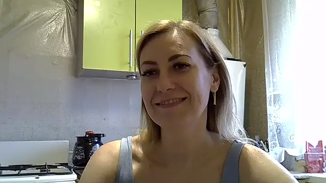 Snapshot of AshleyXHoney chatting on December 2, 2024, 8:41 am AshleyXHoney online show from December 2, 2024, 8:41 am