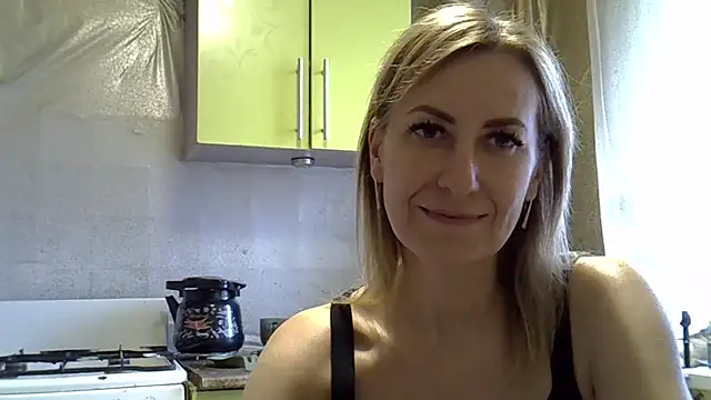 Snapshot of AshleyXHoney chatting on December 4, 2024, 8:56 am AshleyXHoney online show from December 4, 2024, 8:56 am