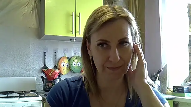 Snapshot of AshleyXHoney chatting on March 17, 2025, 9:44 am AshleyXHoney online show from March 17, 2025, 9:44 am