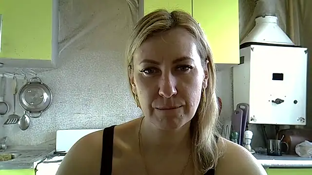 Snapshot of AshleyXHoney chatting on March 18, 2025, 5:52 am AshleyXHoney online show from March 18, 2025, 5:52 am