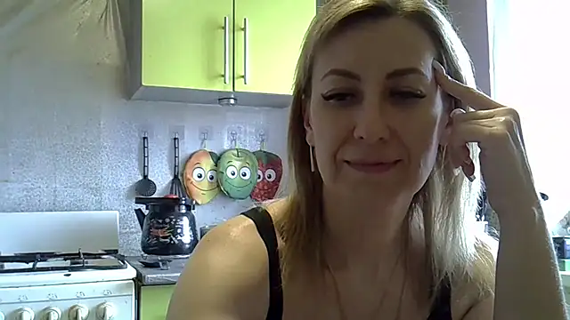 Snapshot of AshleyXHoney chatting on March 19, 2025, 10:44 am AshleyXHoney online show from March 19, 2025, 10:44 am