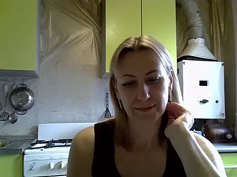 Snapshot of AshleyXHoney chatting on September 19, 2025, 7:43 am AshleyXHoney online show from September 19, 2025, 7:43 am