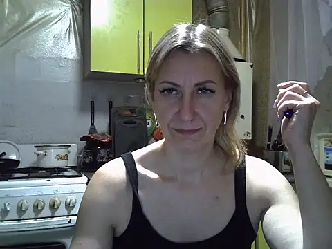 Snapshot of AshleyXHoney chatting on October 18, 2025, 9:48 pm AshleyXHoney online show from October 18, 2025, 9:48 pm