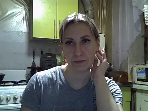 Snapshot of AshleyXHoney chatting on November 22, 2025, 5:34 pm AshleyXHoney online show from November 22, 2025, 5:34 pm