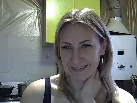 Snapshot of AshleyXHoney chatting on December 2, 2025, 7:14 am AshleyXHoney online show from December 2, 2025, 7:14 am