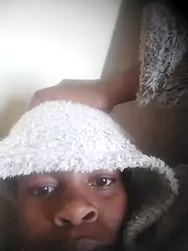 Sluttylesa online show from September 19, 2025, 6:37 am