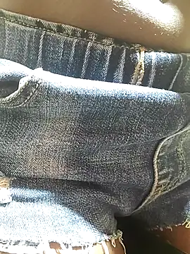 julietunderwoood online show from December 1, 2025, 3:44 am