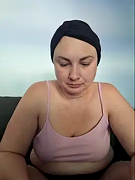 Snapshot of MilfyMrsRobinson chatting on May 14, 2026, 1:29 pm MilfyMrsRobinson online show from May 14, 2026, 1:29 pm