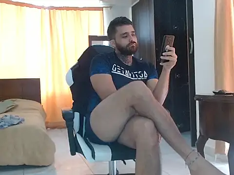 aronmiller404 online show from March 18, 2025, 1:42 pm