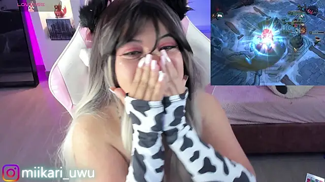 Snapshot of Ahri_Elderwood chatting on January 24, 2025, 9:39 am Ahri Elderwood online show from January 24, 2025, 9:39 am