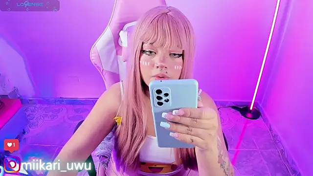 Snapshot of Ahri_Elderwood chatting on September 27, 2025, 6:18 am Ahri Elderwood online show from September 27, 2025, 6:18 am