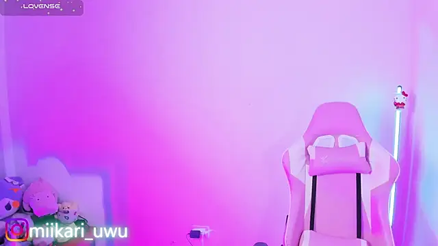 Snapshot of Ahri_Elderwood chatting on October 4, 2025, 3:37 am Ahri Elderwood online show from October 4, 2025, 3:37 am