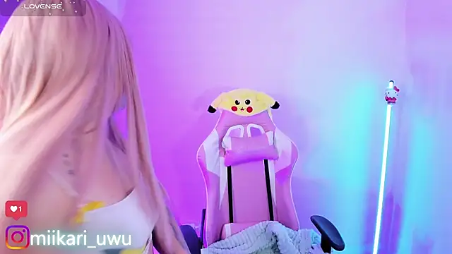 Snapshot of Ahri_Elderwood chatting on October 7, 2025, 3:36 am Ahri Elderwood online show from October 7, 2025, 3:36 am