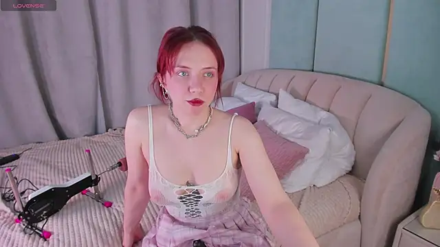 Snapshot of Love_is_Lola chatting on January 9, 2025, 7:10 am Love is Lola online show from January 9, 2025, 7:10 am