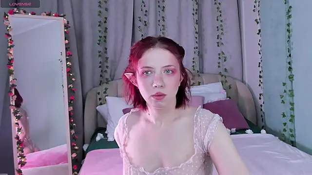 Snapshot of Love_is_Lola chatting on February 8, 2025, 1:11 am Love is Lola online show from February 8, 2025, 1:11 am