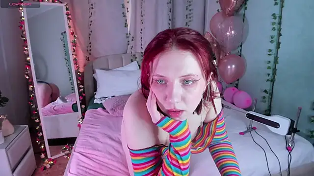 Snapshot of Love_is_Lola chatting on February 21, 2025, 7:23 am Love is Lola online show from February 21, 2025, 7:23 am