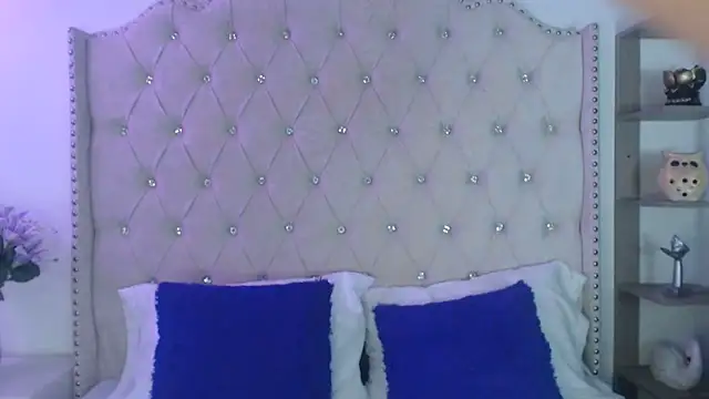 Abril Squirt online show from May 28, 2026, 1:03 am