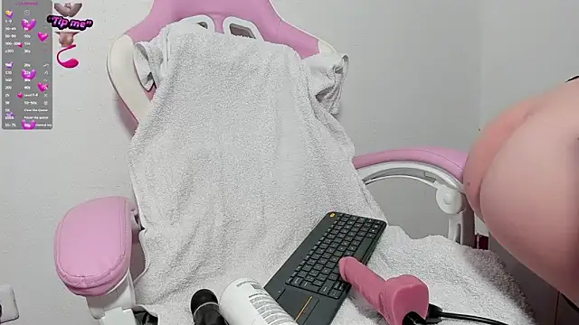 Snapshot of blondeb201 chatting on March 16, 2025, 8:43 pm blondeb201 online show from March 16, 2025, 8:43 pm