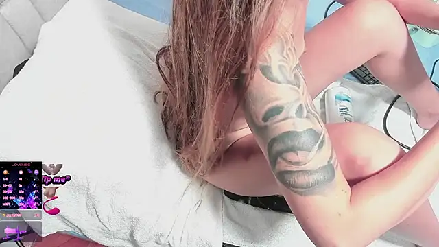 Snapshot of blondeb201 chatting on September 24, 2025, 12:58 am blondeb201 online show from September 24, 2025, 12:58 am