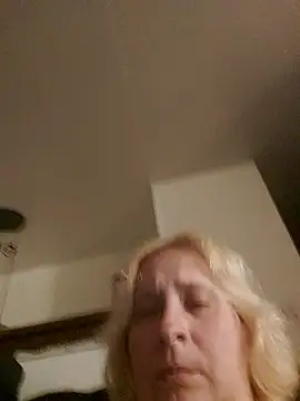 Snapshot of Icedcoffee2024 chatting on October 17, 2025, 12:47 am Icedcoffee2024 online show from October 17, 2025, 12:47 am