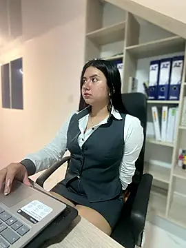 Snapshot of VAL_PRINCESS chatting on October 21, 2025, 12:33 am VAL PRINCESS online show from October 21, 2025, 12:33 am