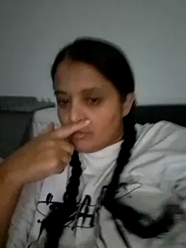 sarahhh1987 online show from October 26, 2025, 6:36 pm