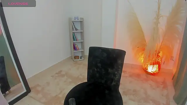 AnntoniaWood online show from March 8, 2025, 2:40 pm