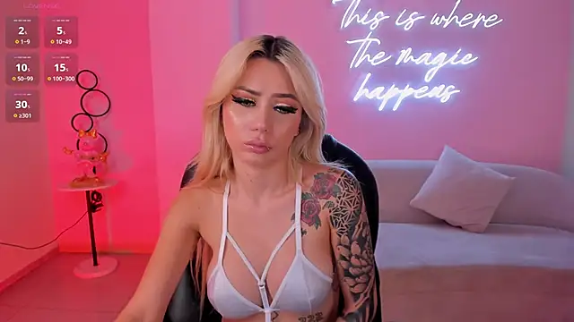 HannaConnor  online show from February 13, 2025, 3:18 am