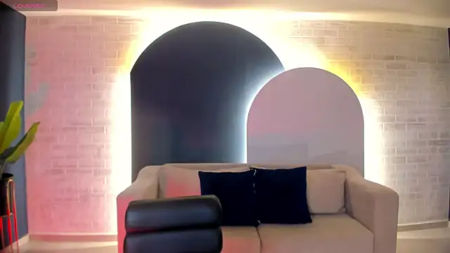 HannaConnor  online show from September 11, 2025, 3:39 am