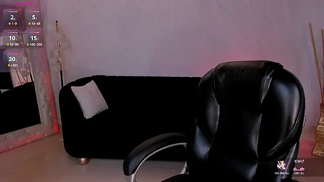 HannaConnor  online show from May 13, 2026, 8:06 pm